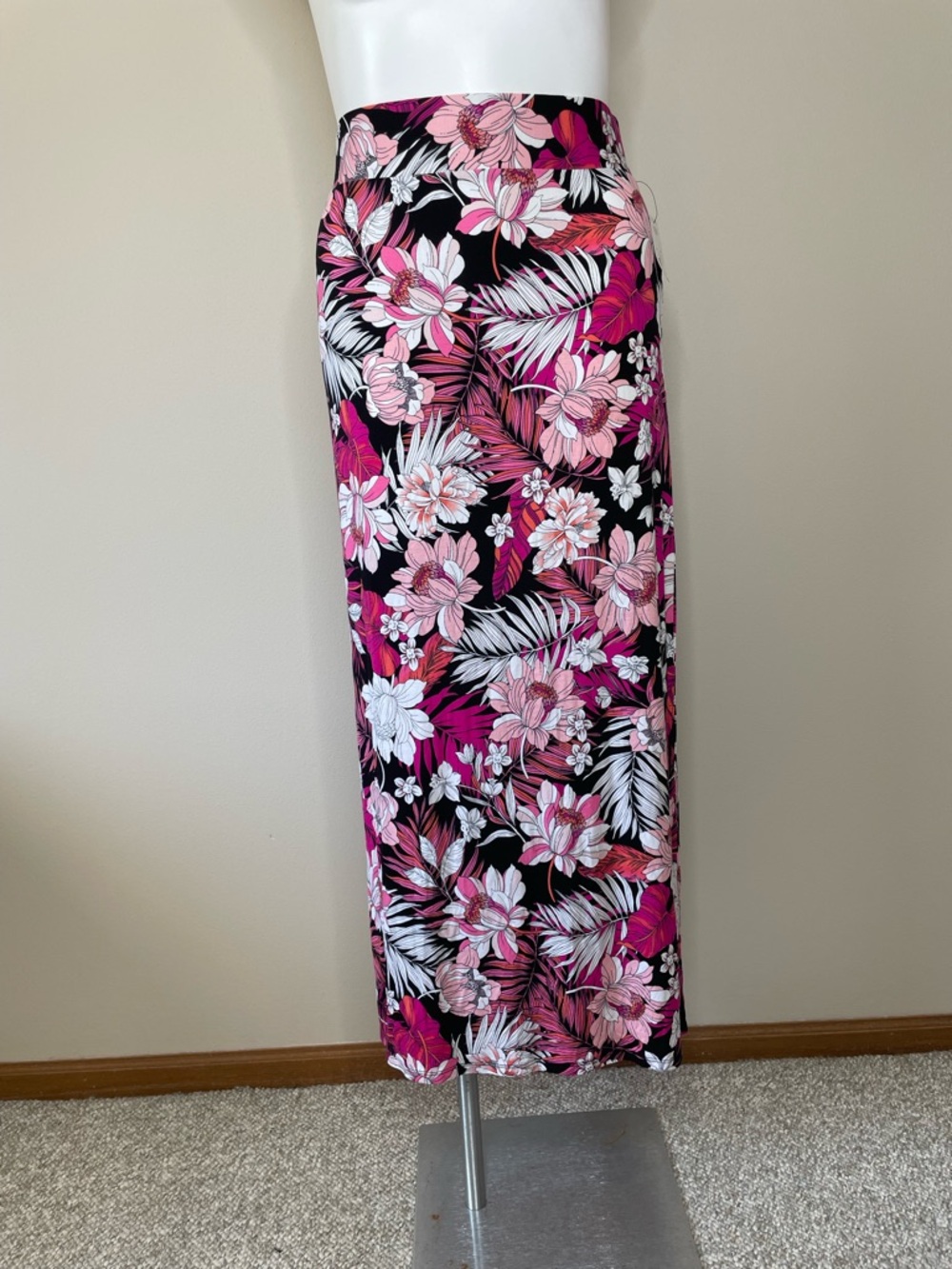 NEW a.n.a Pink & Black Tropical Print Knit Maxi Skirt